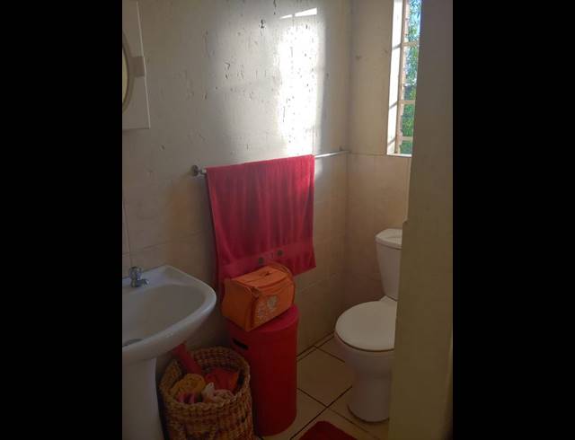 2 BEDROOM PROPERTY TO RENT IN ROOIHUISKRAAL NORTH